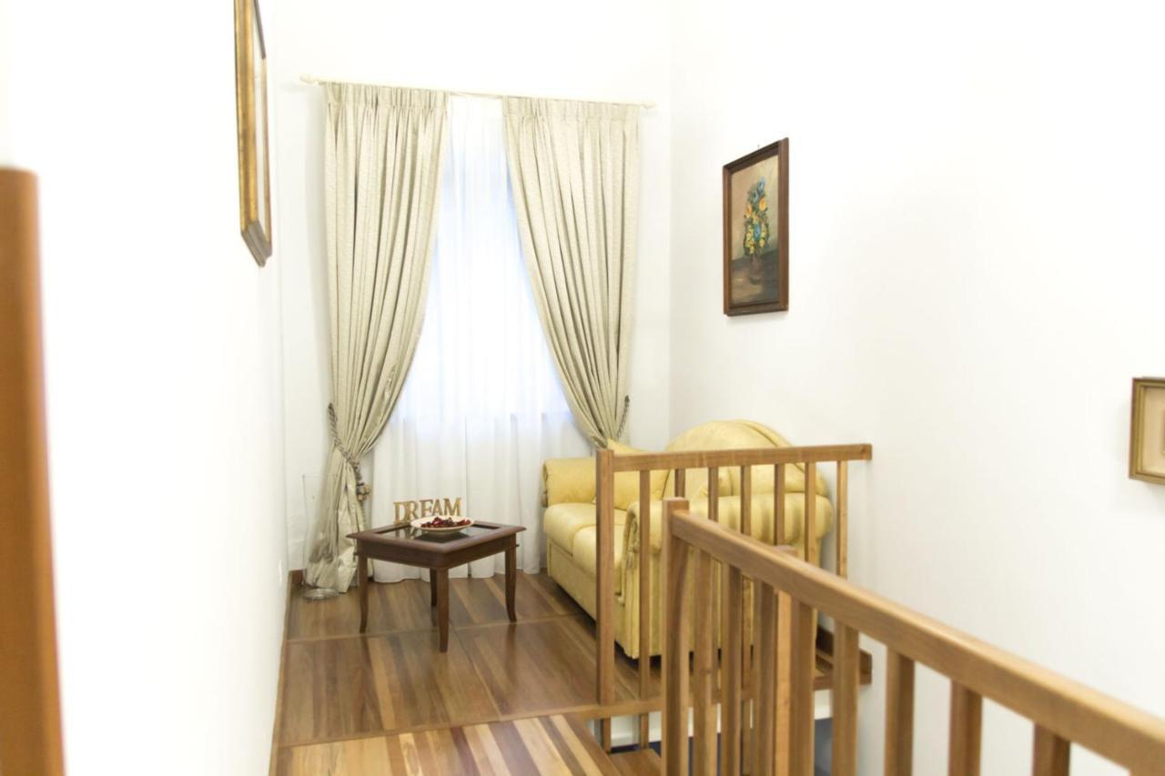 Serena Rooms Solofra Exterior foto